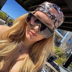 Black chain sunglasses